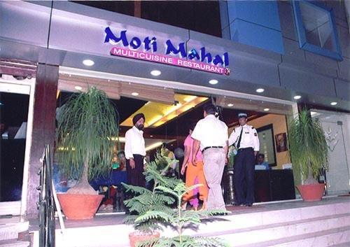 Moti Mahal Hotel And Restaurant Dehradun Ngoại thất bức ảnh