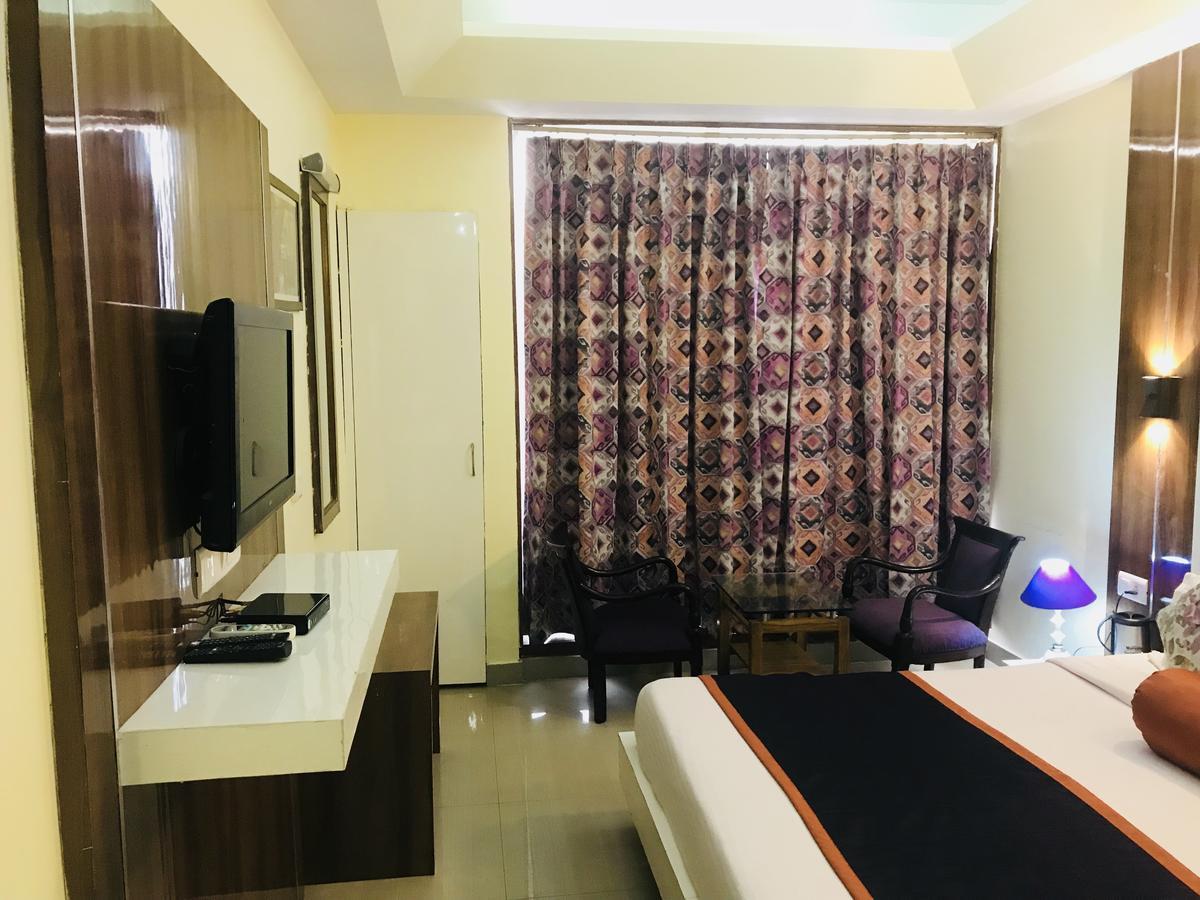 Moti Mahal Hotel And Restaurant Dehradun Ngoại thất bức ảnh