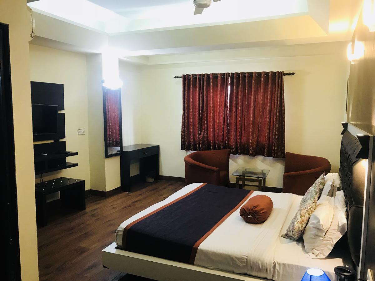 Moti Mahal Hotel And Restaurant Dehradun Ngoại thất bức ảnh